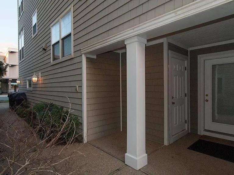 18 E Greensboro St #A — Photo 37