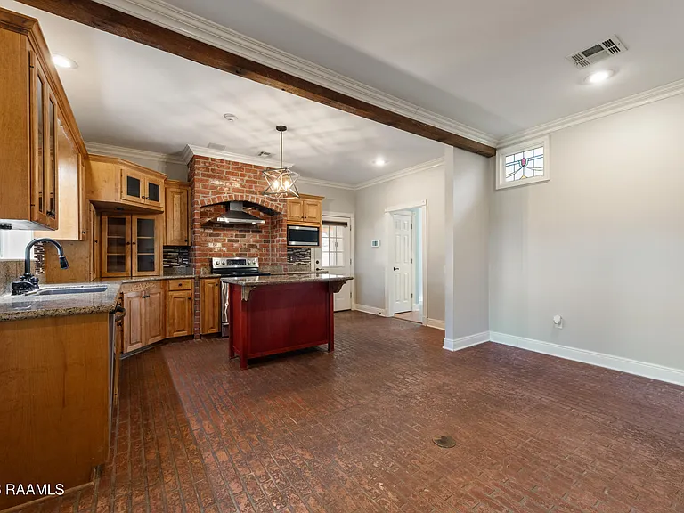 300 Oak Hollow Dr — Photo 15