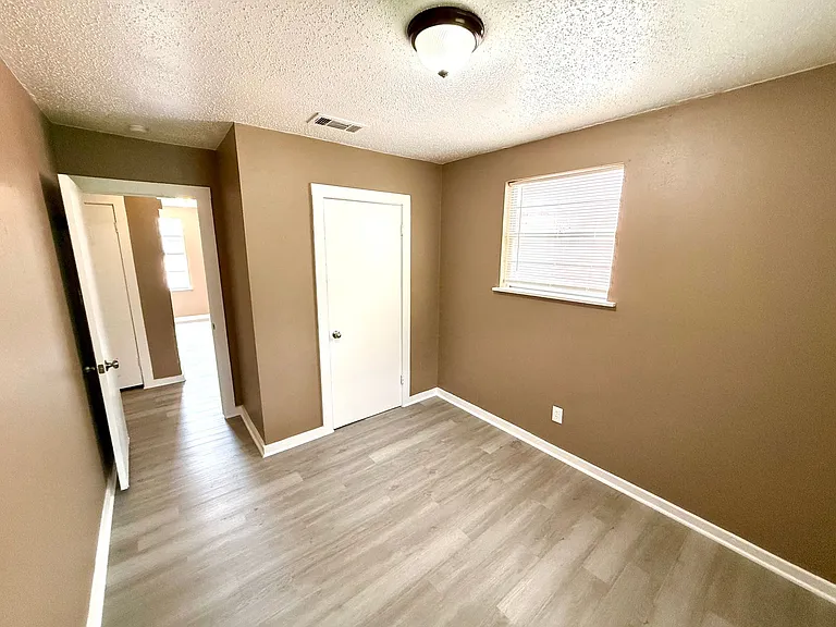 1827 E Highland Blvd — Photo 11