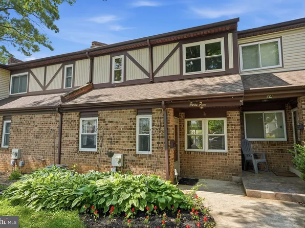 45 Hollybrooke Dr, Langhorne, PA 19047