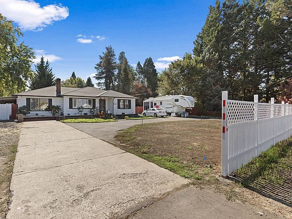 3rd image of 833 Beall Ln