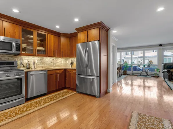 100 Baker Court #113, Island Park, NY 11558