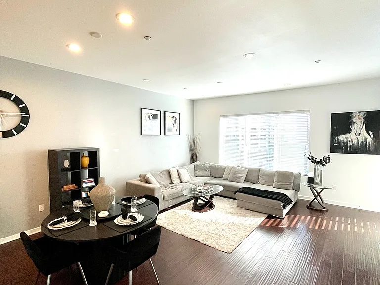 21 Gramercy #407 — Photo 3
