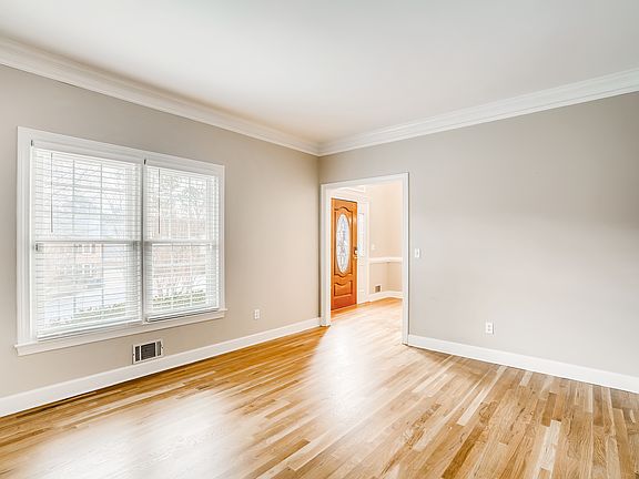 5th image of 8995 Stonelake Ct