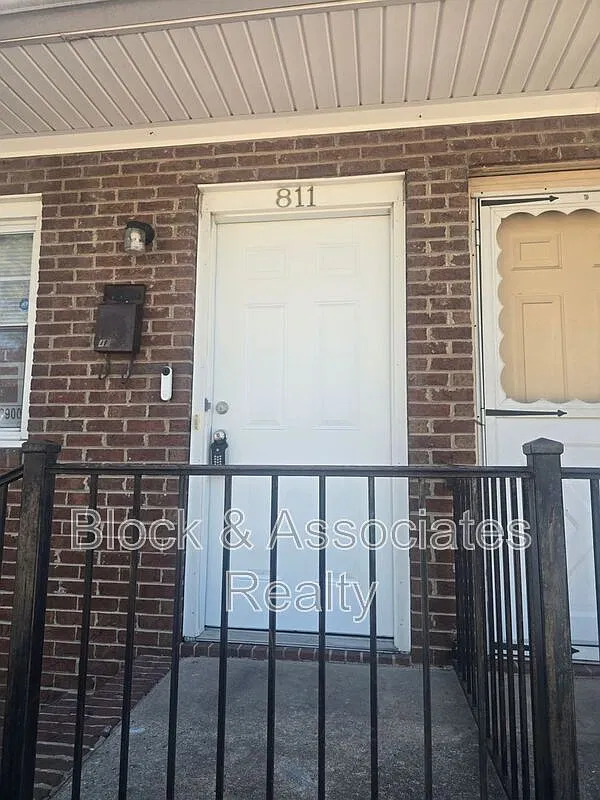 2 bed, 1.5 bath, $995 — Photo 1