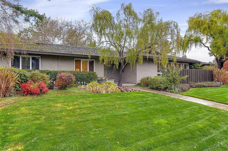 1st image of 223 Corliss Dr