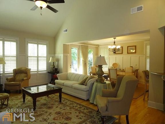 4th image of 79 Beacon Crst