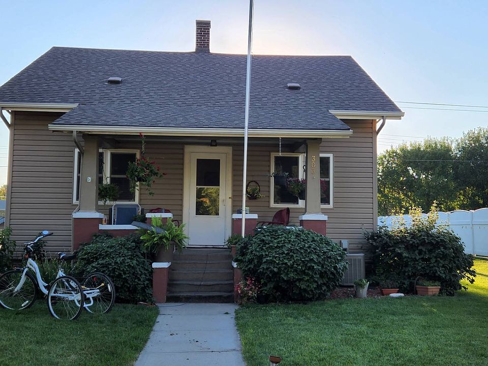1st image of 303 7th St