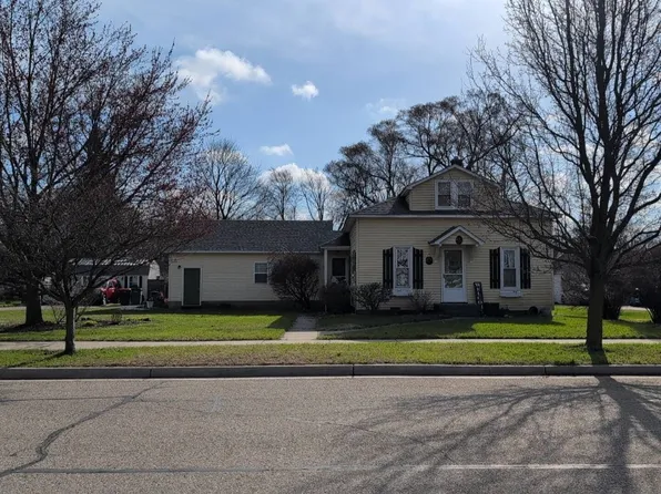271 S Maple St, Zeeland, MI 49464