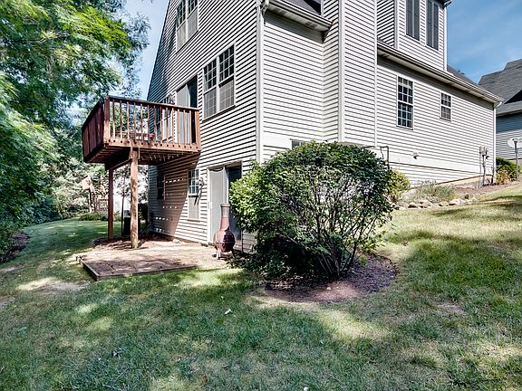 3rd image of 947 E Kensington Ln