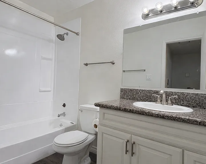 El Centrico Apartments — Photo 14