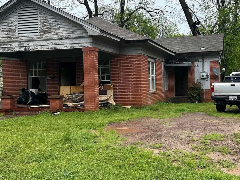 2nd image of 1300 Esplanade St