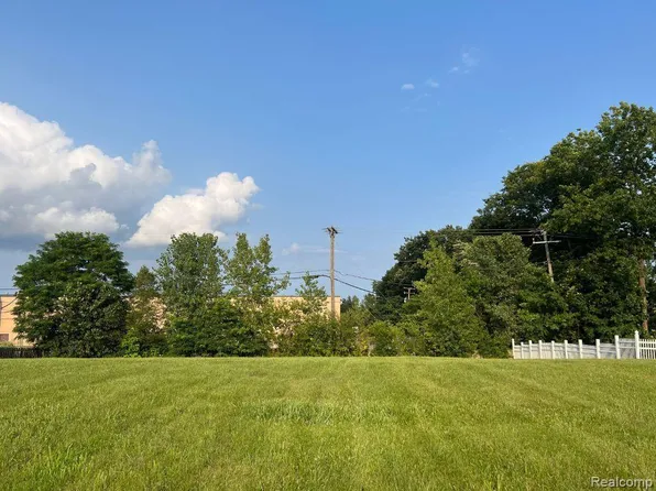 552 Boyd St, Pontiac, MI 48342