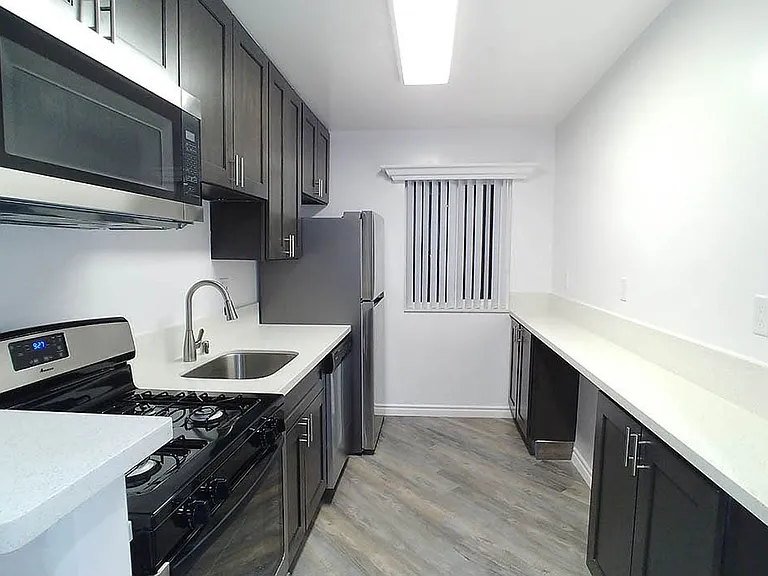 Edgemont Apts — Photo 49