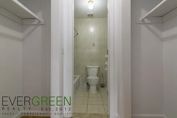 Rented by Evergreen Apartments BK | media 8