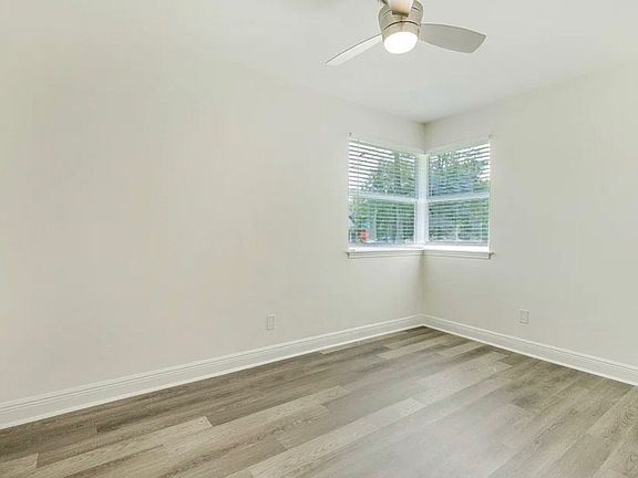 5th image of 4590 Colonial Ave