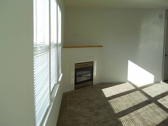 4th image of 1464 NE Herrold Ct