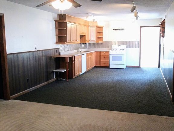 4th image of 222 Pine Ave