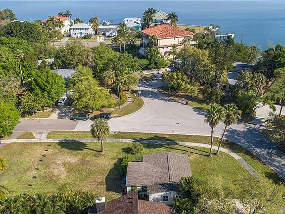 5th image of 1828 Bayou Grande Blvd NE
