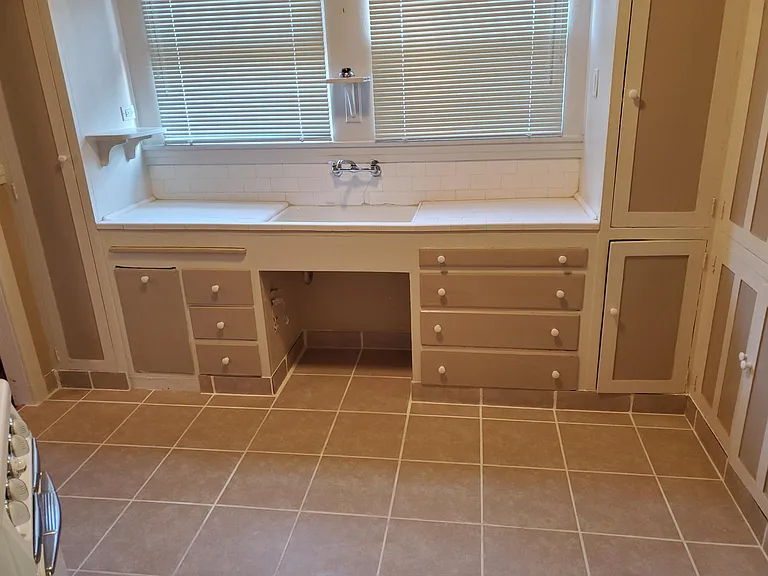 1209 N San Joaquin St — Photo 3