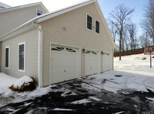 15 Alloway Cres, Highland Mills, NY 10930