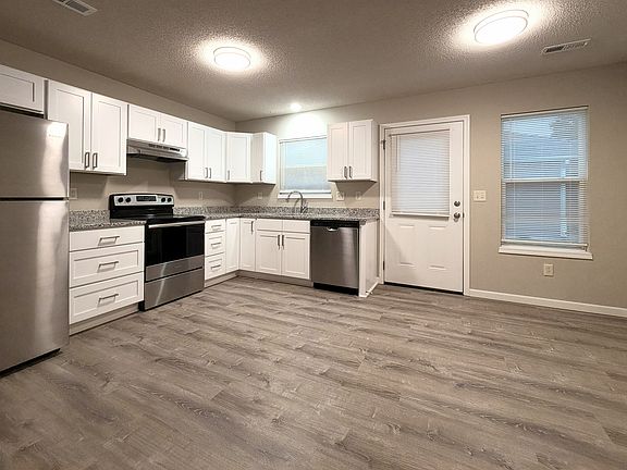 2nd image of 2425 E Conquest St
