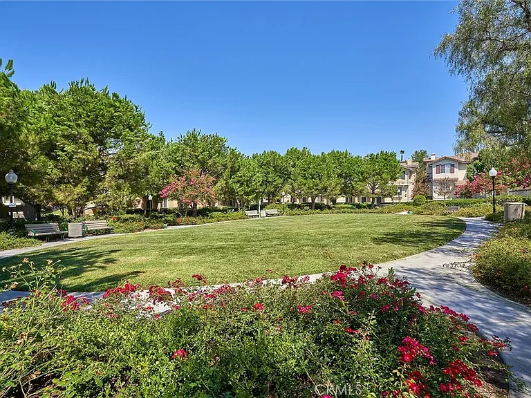 1139 Elfstrom Dr — Photo 40