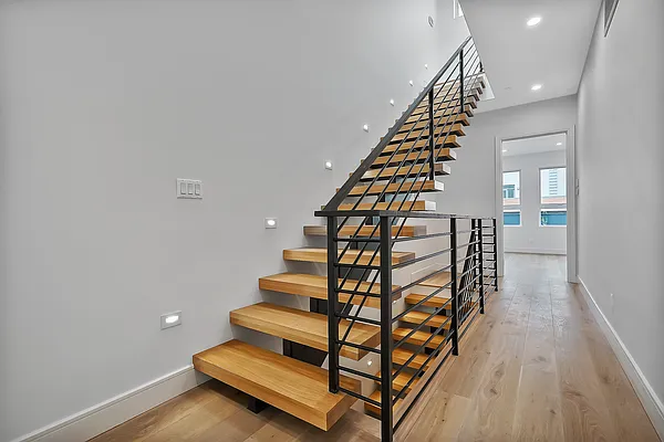 Sold by Avenue Sotheby's International Realty | media 12
