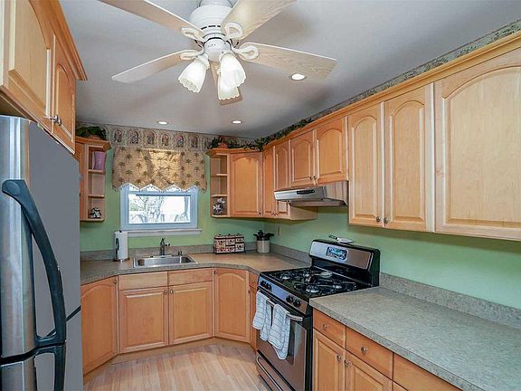 2nd image of 43 Fairharbor Dr
