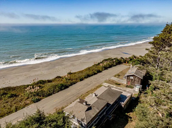 135 Oceanview Dr, Trinidad, CA 95570