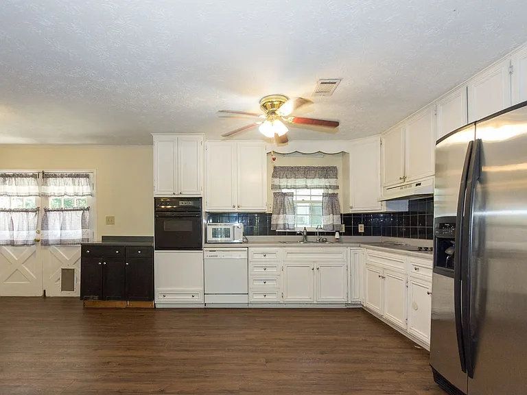 3720 Sunny Hill Dr — Photo 7
