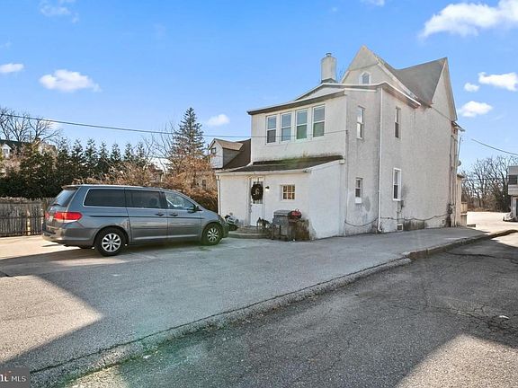 5th image of 27 E Glenolden Ave #B