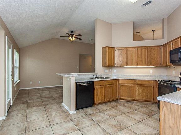 5th image of 3905 Drakestone Ave