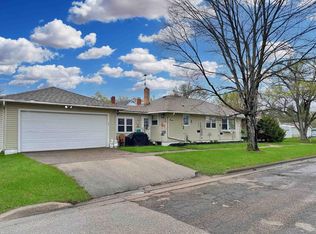 902 E Broadway St, Prairie Du Chien, WI 53821