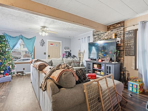 3rd image of 3433 Sturdevant St
