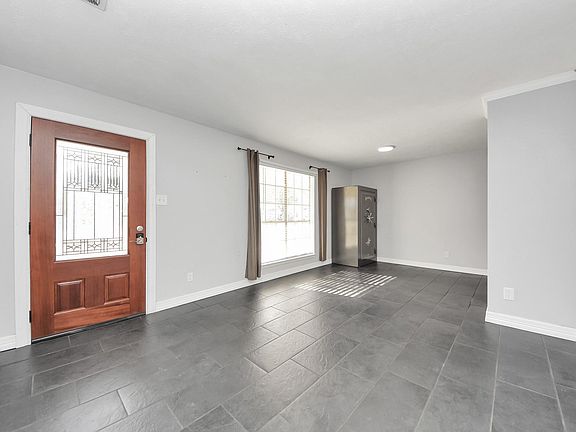 3rd image of 2004 Manor St