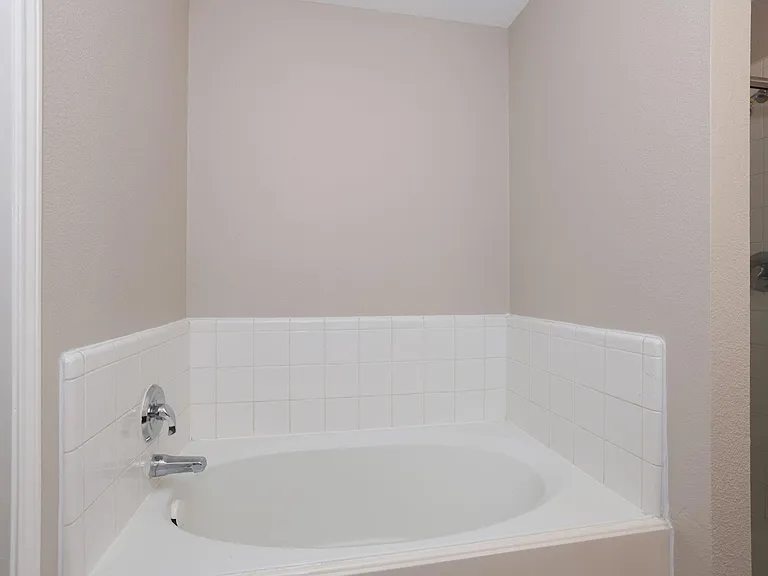 15422 Ferness Ln — Photo 26