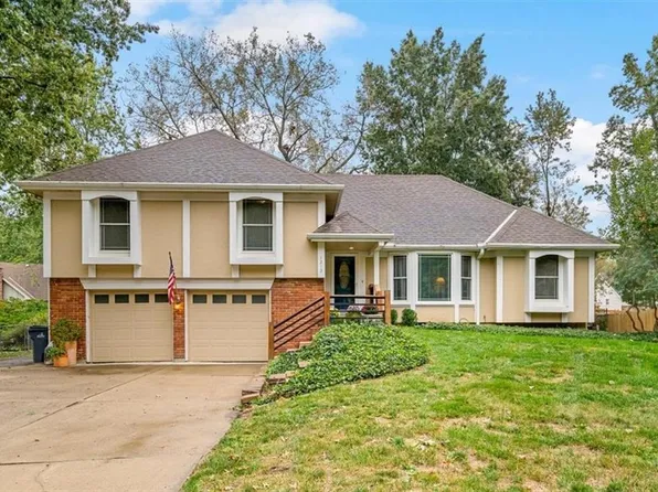 1212 S Lennox Dr, Olathe, KS 66062