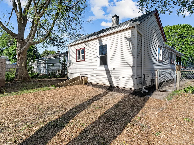 1229 N Courtland Ave — Photo 3