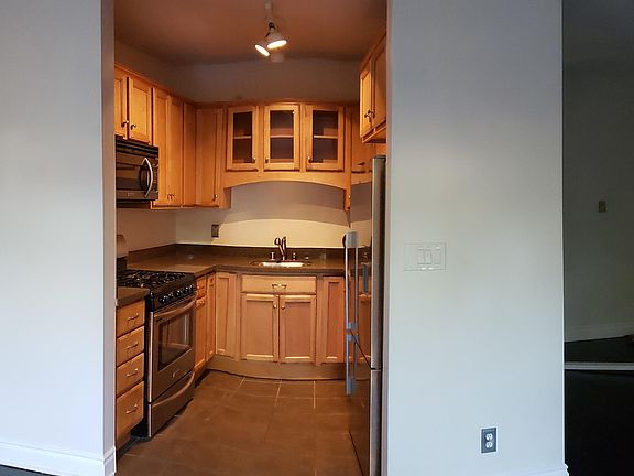 4th image of 1021 Hill St APT 6