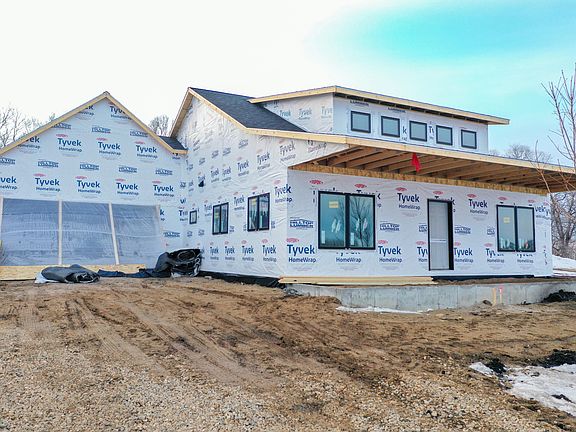 3rd image of 634 Garden Dr SW