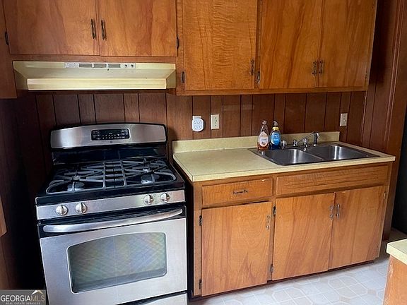 4th image of 320 Parkway Dr