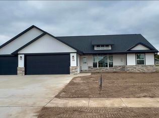 3069 Gilbert Dr, Green Bay, WI 54311