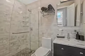 3 bed, 3.5 bath, 2700 sqft, $3,780 — Photo 2