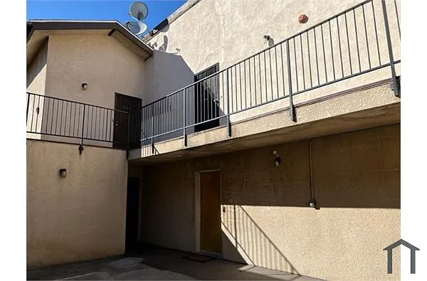 Building Photo - 10220 Tujunga Canyon Blvd #205
