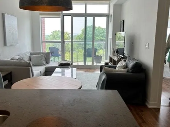 551 Maple Ave #803, Burlington, ON L7S 1M7