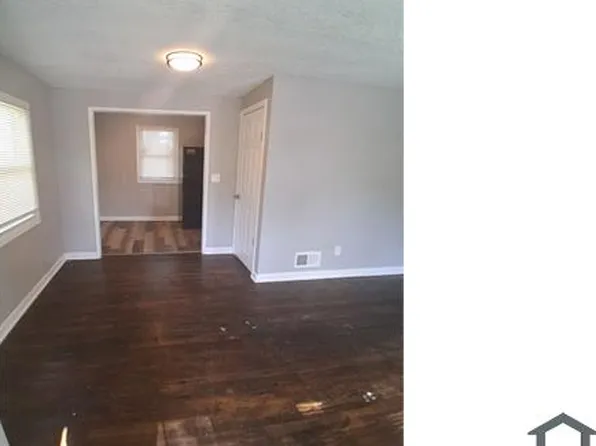 4447 Elmwood Ave, Kansas City, MO 64130