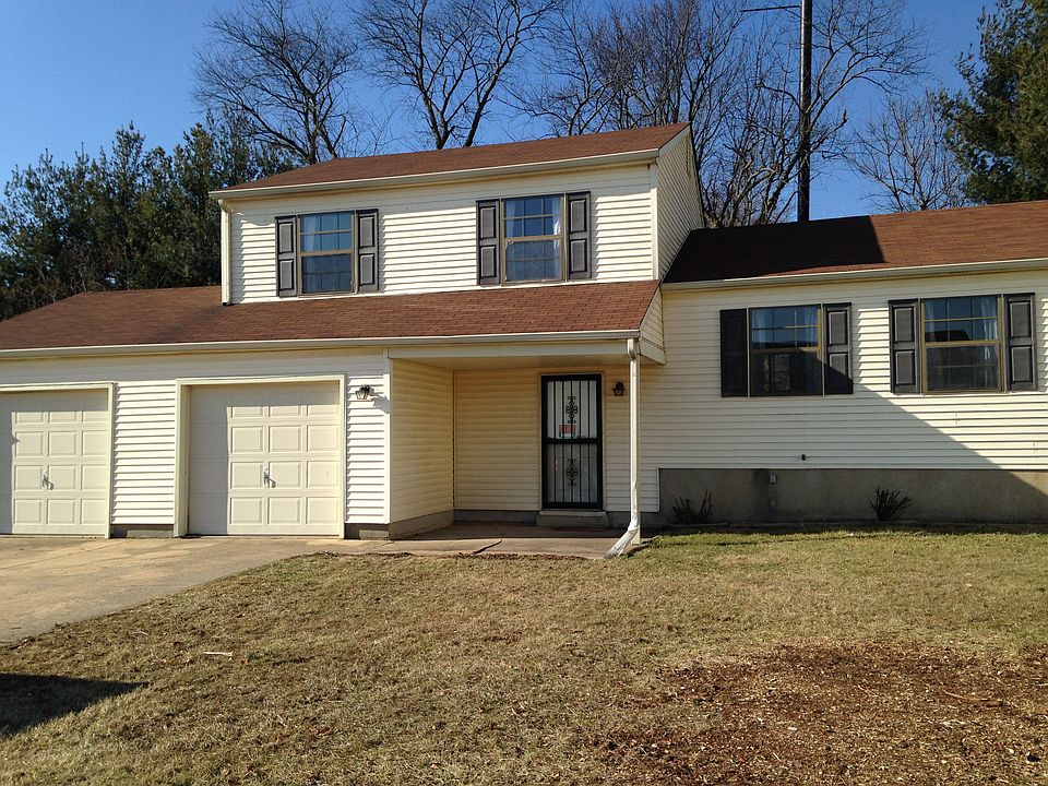 Split level 3BR 1.5 Bath Oversized 2 car garage.