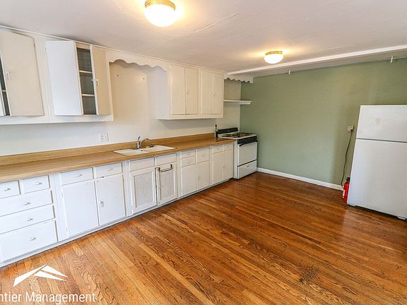 3rd image of 900 Leavenworth St #B
