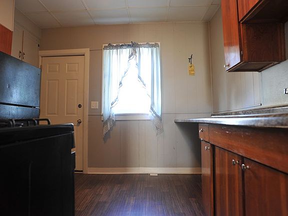 3rd image of 401 N Shabbona St APT 2